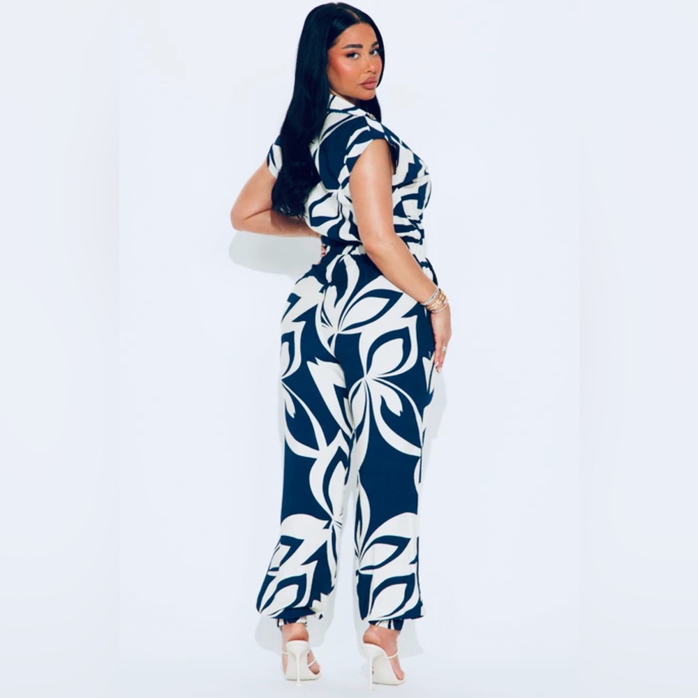💎💎💙Navy and White Floral Jumpsuit - Picture 13 of 16